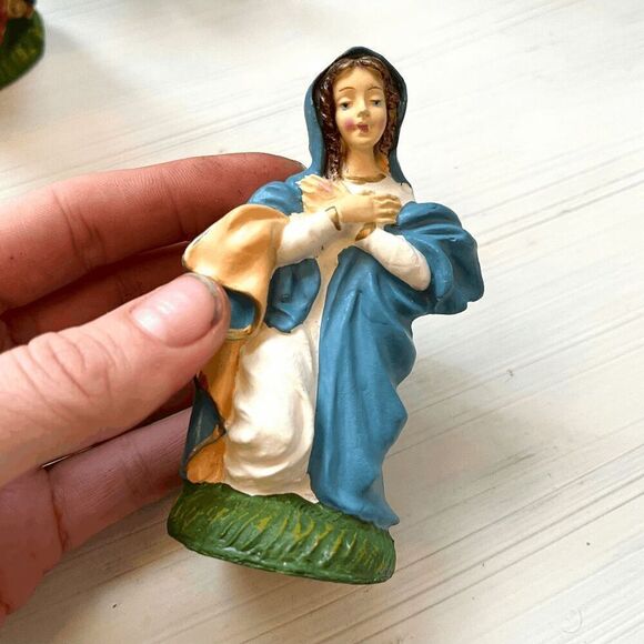 Vintage 50s Italian-Made Nativity Set Wooden Stable Painted Paper Figurines - Picture 3 of 12